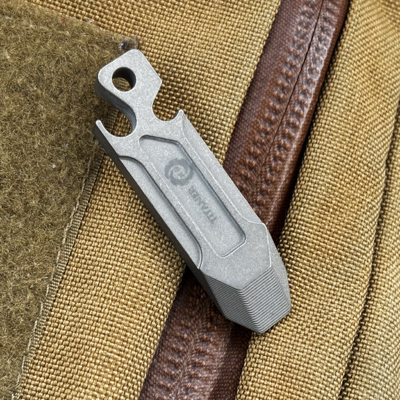 Keychain Multi Tool - Mini Leva Multiuso Portatile in Lega