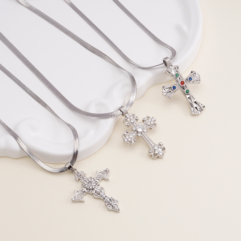 Collana con Pendente a Croce V - Men Accessories Photos recensione e prezzo